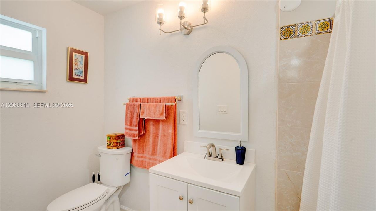 For Sale: $475,000 (3 beds, 3 baths, 1374 Square Feet)