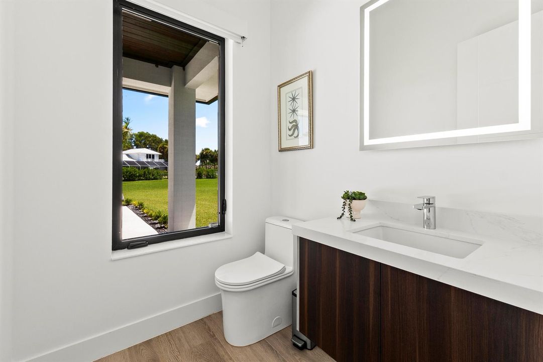 Powder bath