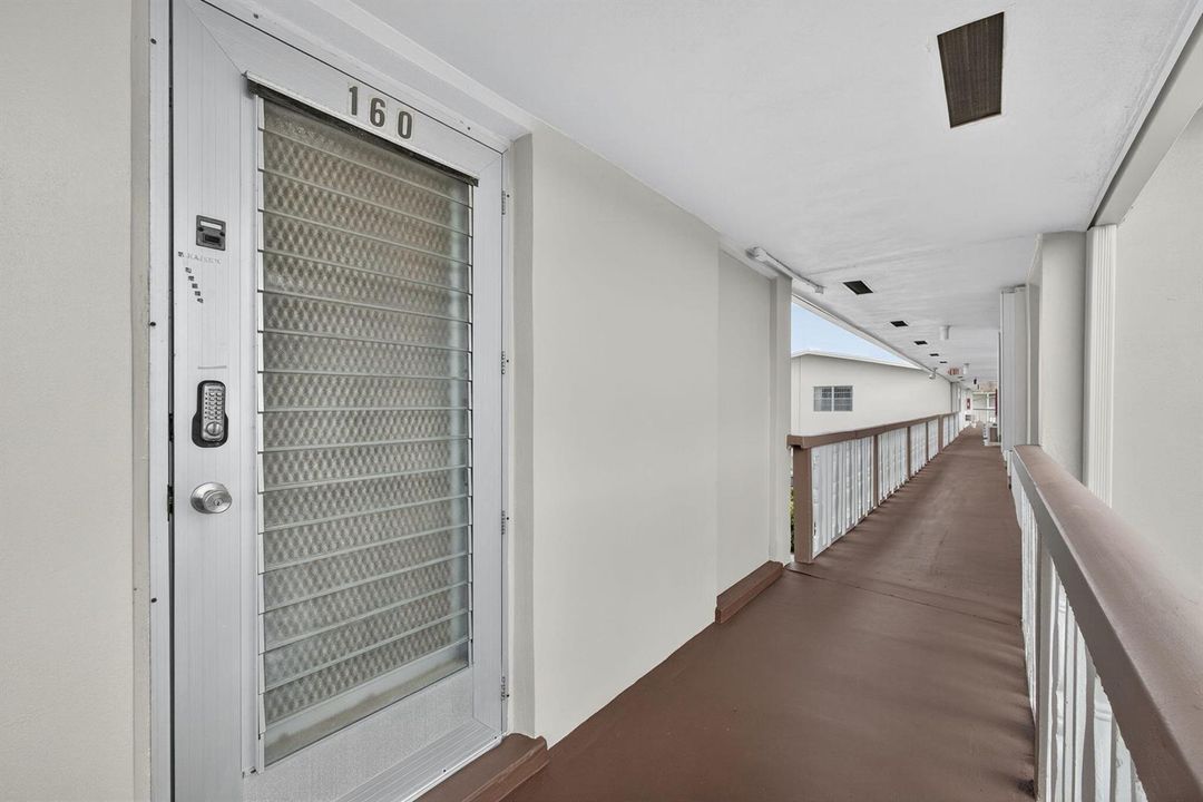 CORNER UNIT