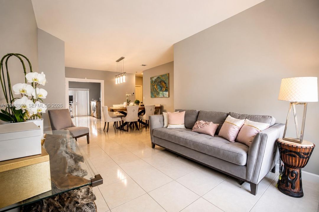 For Rent: $3,800 (3 beds, 2 baths, 1684 Square Feet)