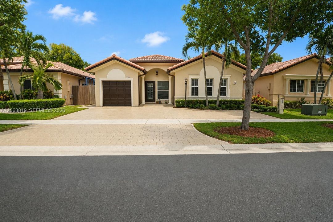 For Rent: $3,800 (3 beds, 2 baths, 1684 Square Feet)