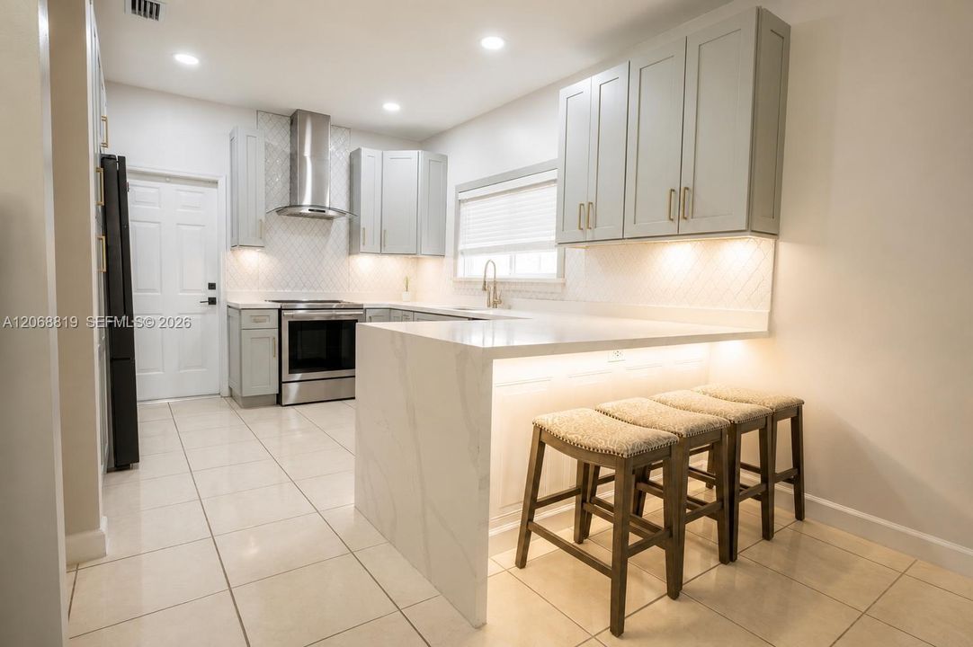 For Rent: $3,800 (3 beds, 2 baths, 1684 Square Feet)