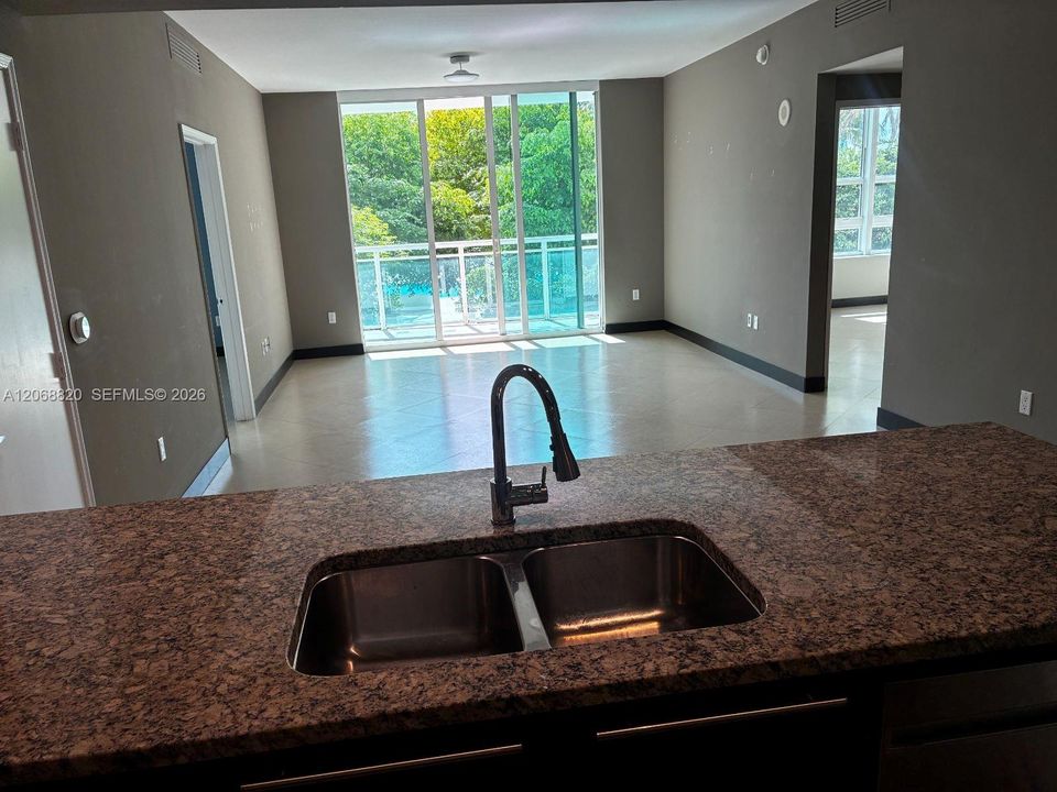 For Sale: $680,000 (2 beds, 2 baths, 1113 Square Feet)