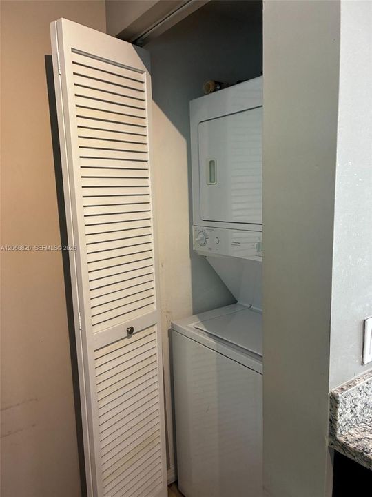 For Sale: $680,000 (2 beds, 2 baths, 1113 Square Feet)