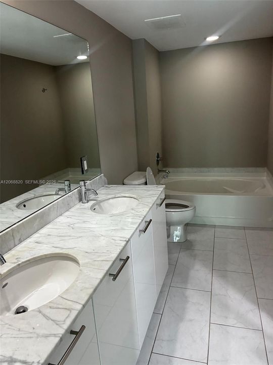 For Sale: $680,000 (2 beds, 2 baths, 1113 Square Feet)
