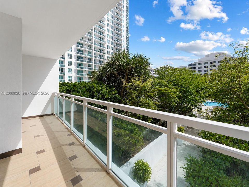 For Sale: $680,000 (2 beds, 2 baths, 1113 Square Feet)