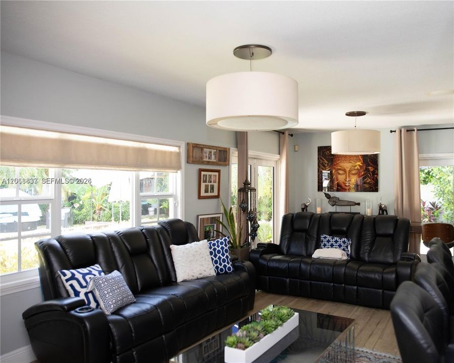 Activo con contrato: $1,450,000 (4 camas, 3 baños, 3318 Pies cuadrados)