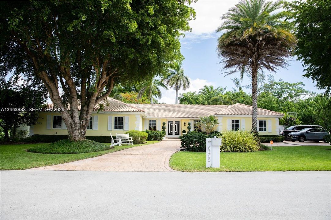 Activo con contrato: $1,450,000 (4 camas, 3 baños, 3318 Pies cuadrados)