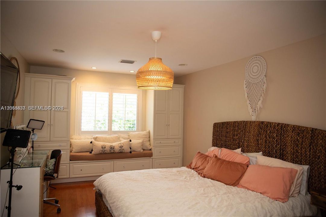 Activo con contrato: $1,450,000 (4 camas, 3 baños, 3318 Pies cuadrados)