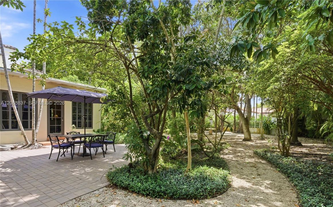 For Sale: $4,200,000 (5 beds, 4 baths, 3386 Square Feet)