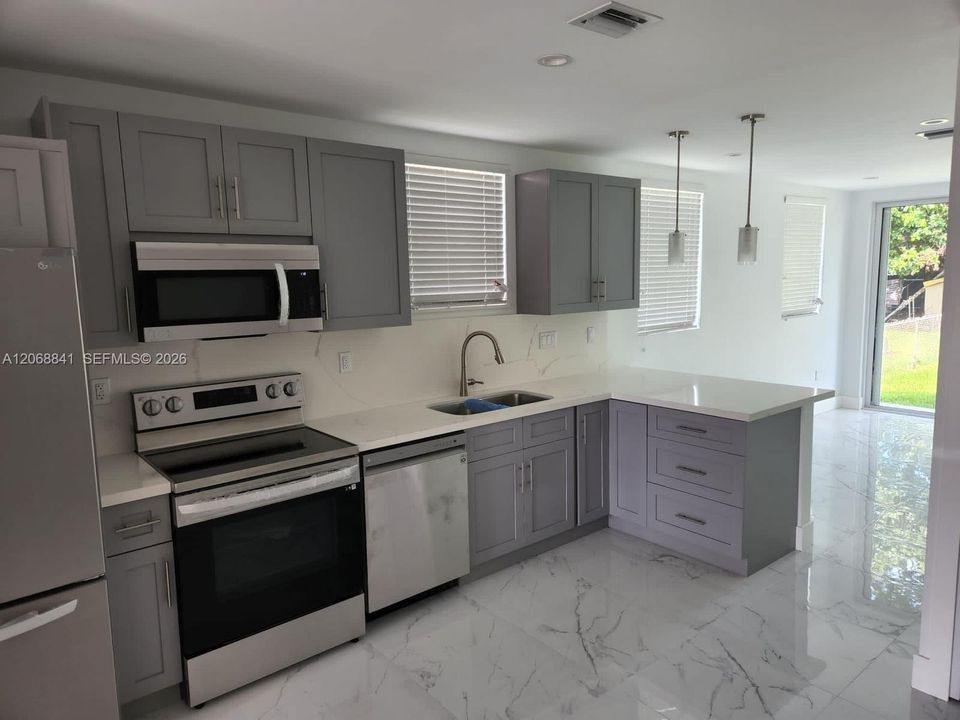 Recently Rented: $3,600 (3 beds, 4 baths, 1960 Square Feet)