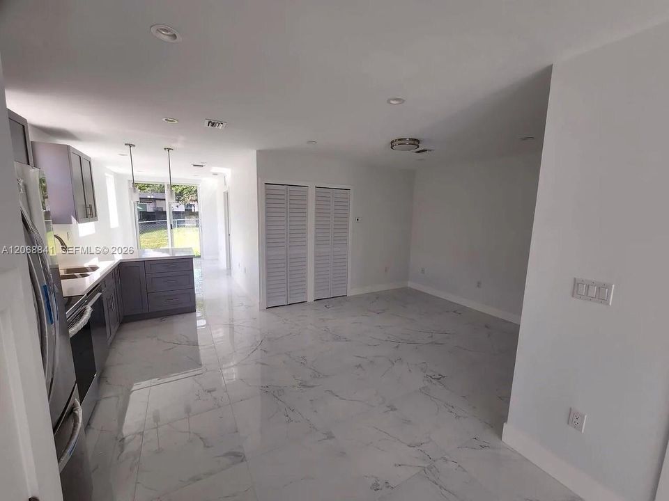 Recently Rented: $3,600 (3 beds, 4 baths, 1960 Square Feet)