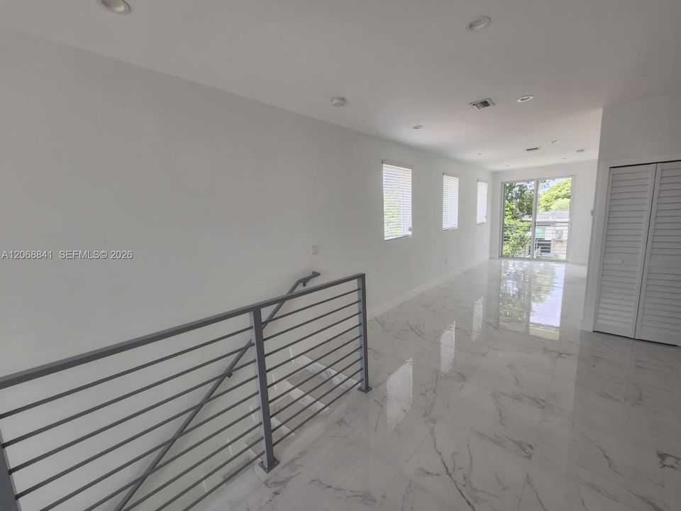 Recently Rented: $3,600 (3 beds, 4 baths, 1960 Square Feet)