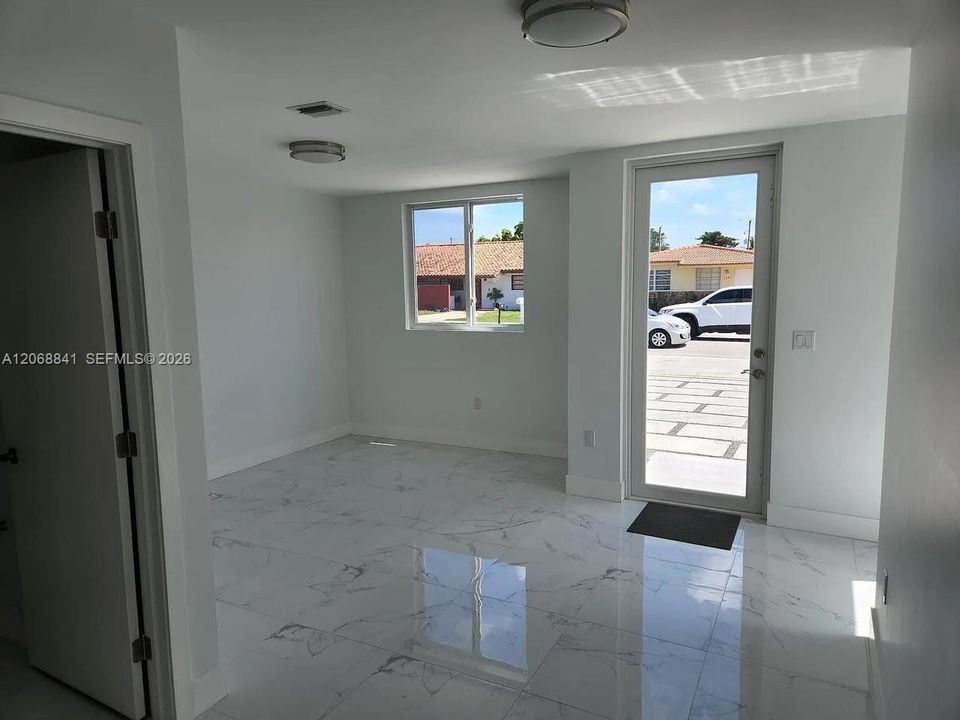 Recently Rented: $3,600 (3 beds, 4 baths, 1960 Square Feet)