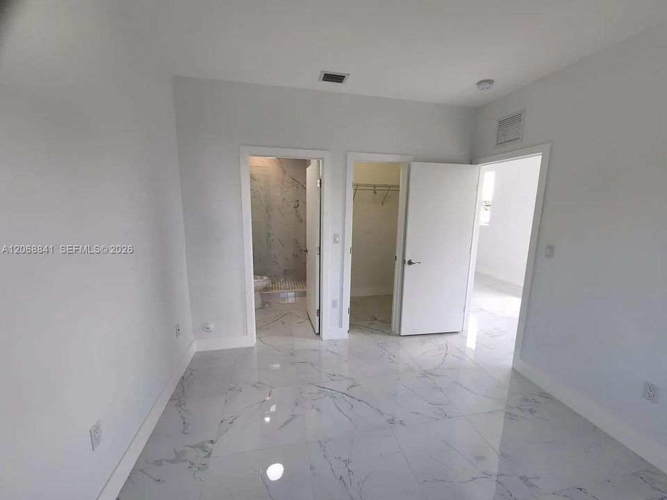Recently Rented: $3,600 (3 beds, 4 baths, 1960 Square Feet)