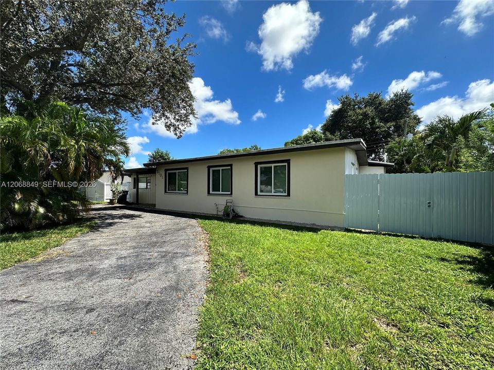 For Rent: $3,950 (4 beds, 2 baths, 1473 Square Feet)