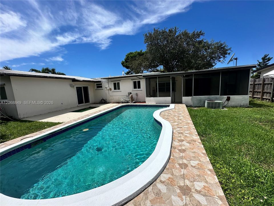 For Rent: $3,950 (4 beds, 2 baths, 1473 Square Feet)