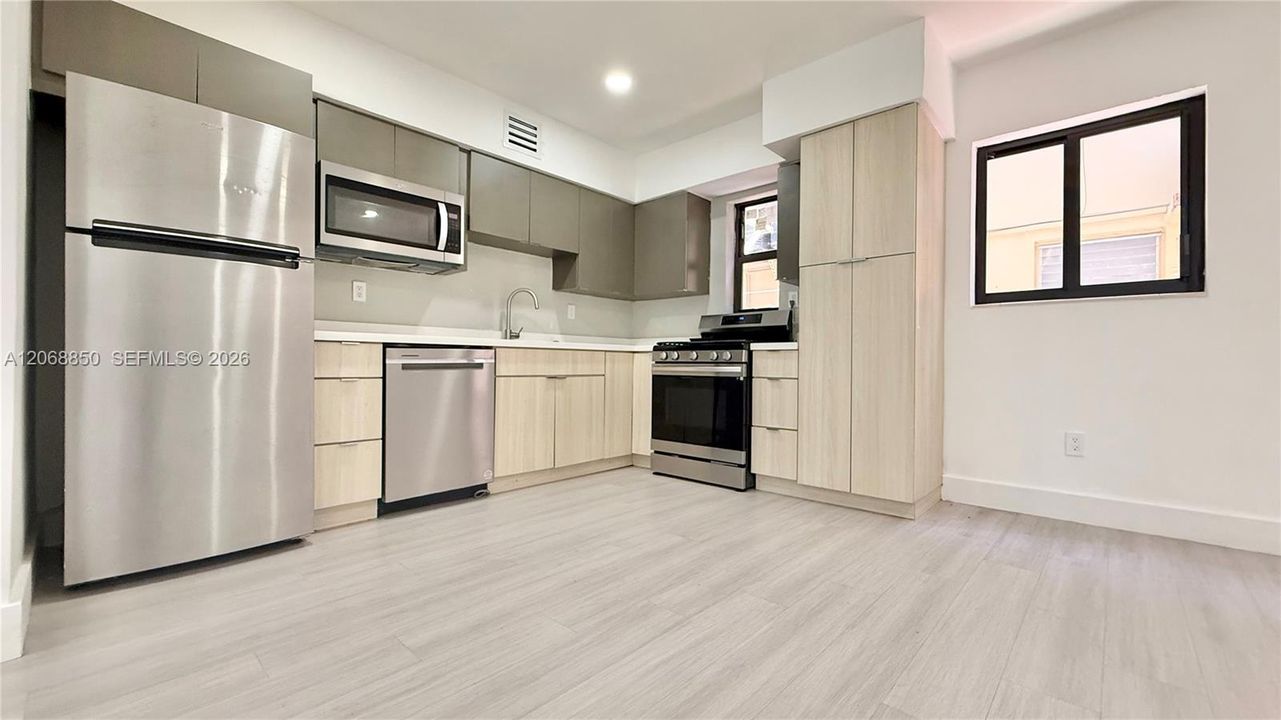 Active With Contract: $3,200 (2 beds, 2 baths, 1100 Square Feet)