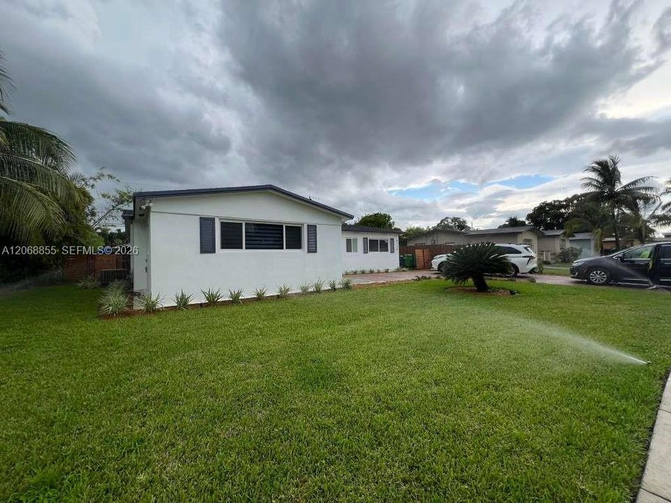 For Sale: $589,000 (5 beds, 4 baths, 1850 Square Feet)