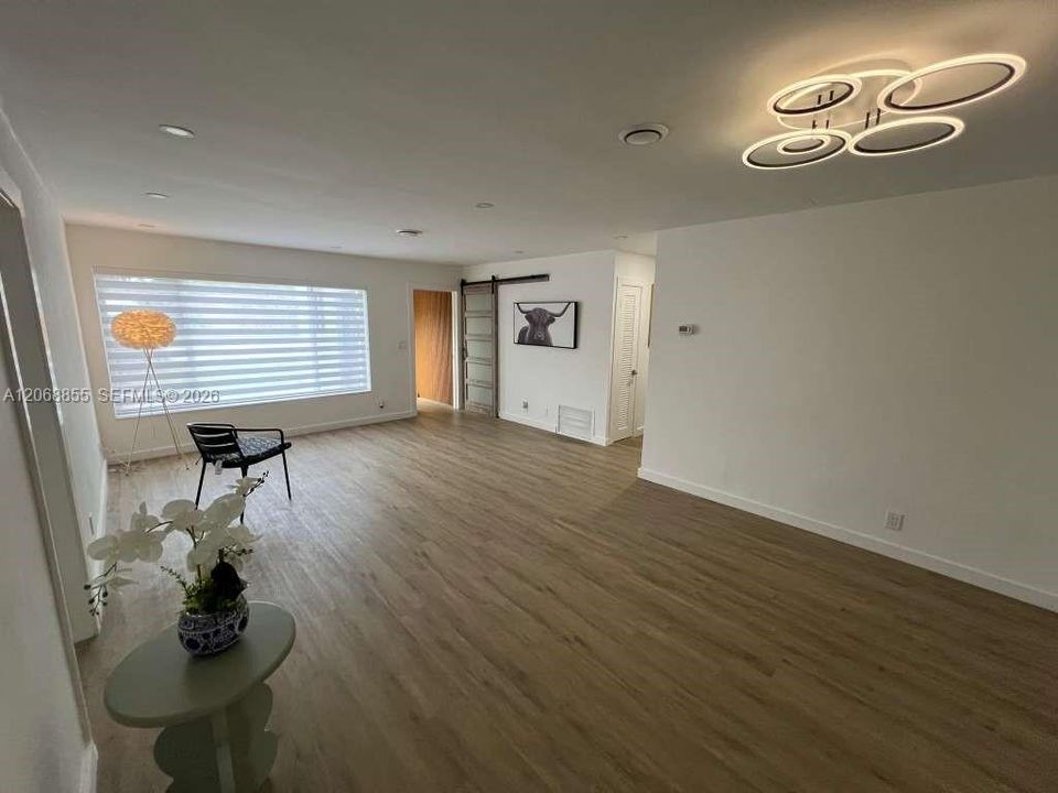 For Sale: $589,000 (5 beds, 4 baths, 1850 Square Feet)