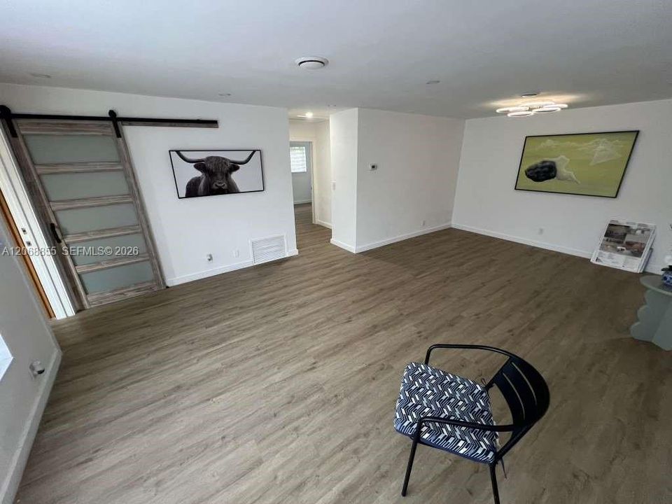 For Sale: $589,000 (5 beds, 4 baths, 1850 Square Feet)