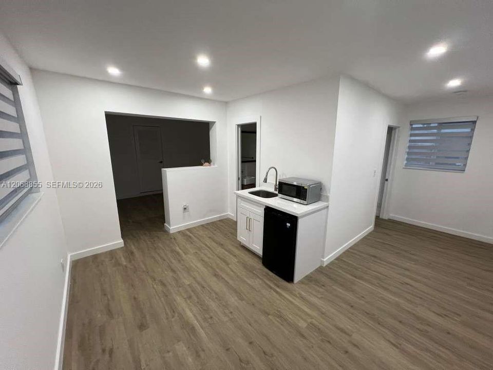 For Sale: $589,000 (5 beds, 4 baths, 1850 Square Feet)