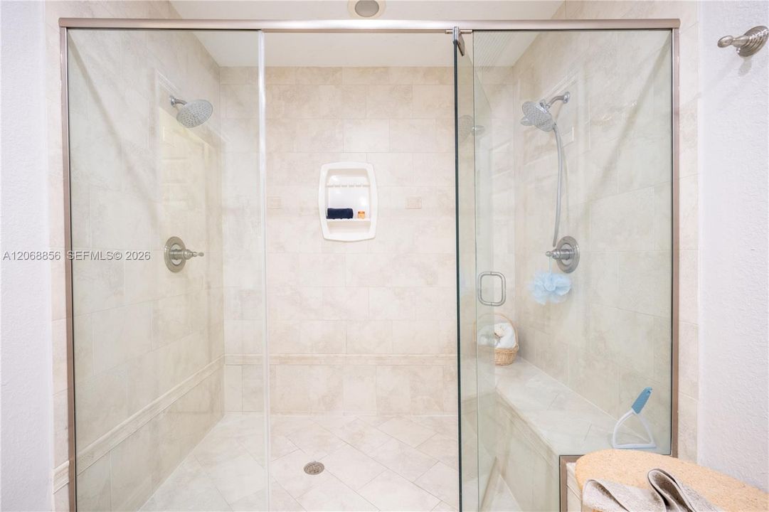 For Sale: $989,000 (4 beds, 3 baths, 2607 Square Feet)