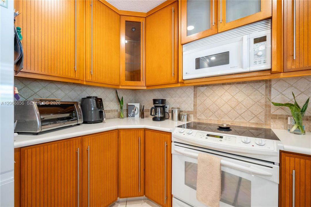 For Sale: $989,000 (4 beds, 3 baths, 2607 Square Feet)
