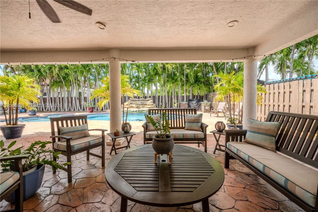 For Sale: $989,000 (4 beds, 3 baths, 2607 Square Feet)