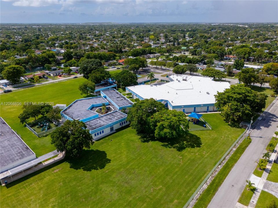 For Sale: $989,000 (4 beds, 3 baths, 2607 Square Feet)
