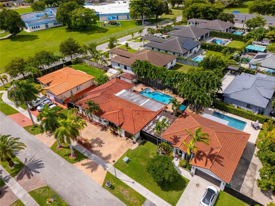 For Sale: $989,000 (4 beds, 3 baths, 2607 Square Feet)