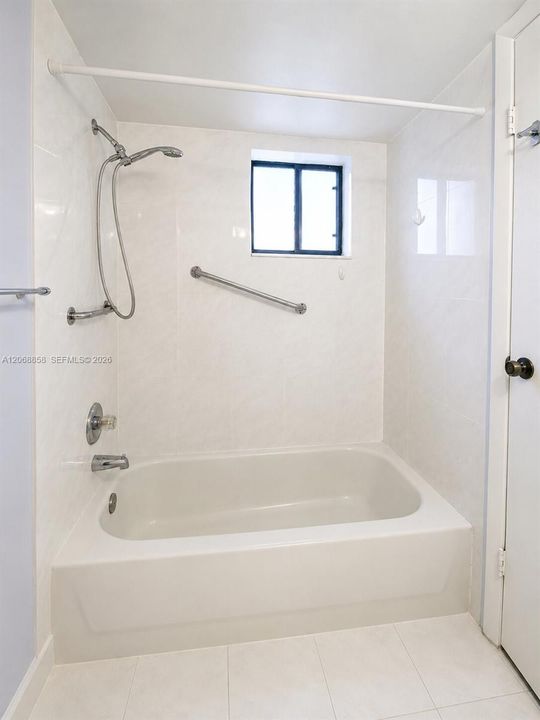 For Sale: $224,999 (2 beds, 2 baths, 812 Square Feet)