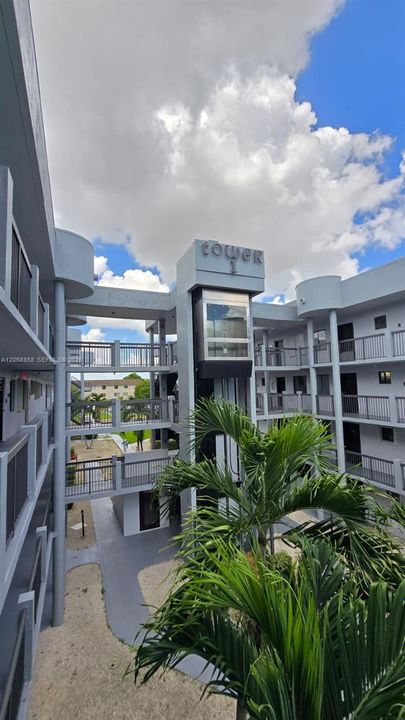 For Sale: $224,999 (2 beds, 2 baths, 812 Square Feet)