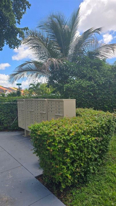 For Sale: $224,999 (2 beds, 2 baths, 812 Square Feet)