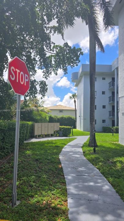For Sale: $224,999 (2 beds, 2 baths, 812 Square Feet)