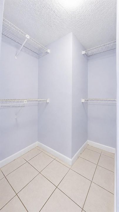 For Sale: $224,999 (2 beds, 2 baths, 812 Square Feet)
