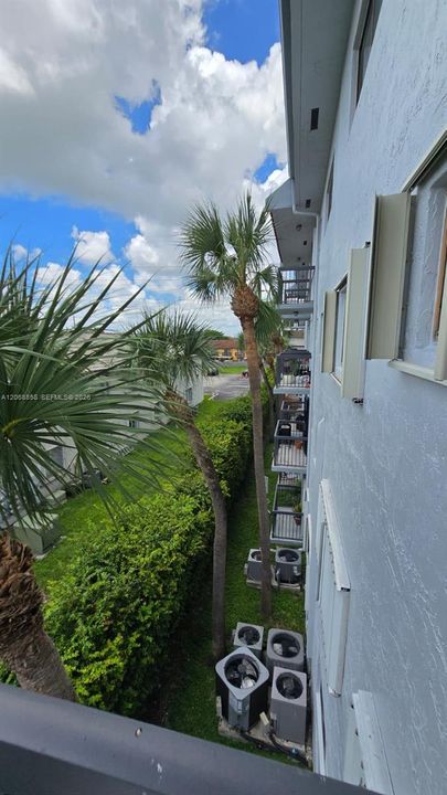 For Sale: $224,999 (2 beds, 2 baths, 812 Square Feet)
