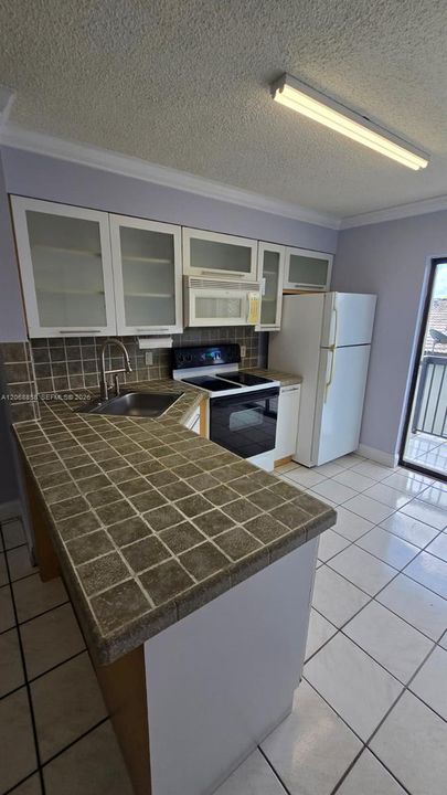For Sale: $224,999 (2 beds, 2 baths, 812 Square Feet)