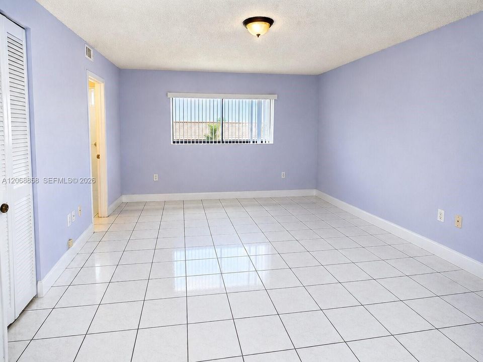 For Sale: $224,999 (2 beds, 2 baths, 812 Square Feet)