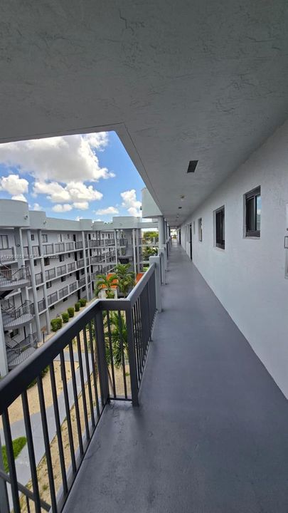 For Sale: $224,999 (2 beds, 2 baths, 812 Square Feet)