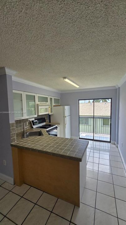 For Sale: $224,999 (2 beds, 2 baths, 812 Square Feet)
