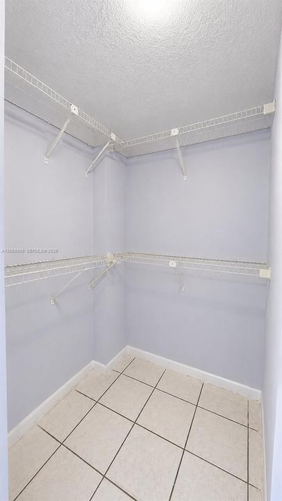 For Sale: $224,999 (2 beds, 2 baths, 812 Square Feet)