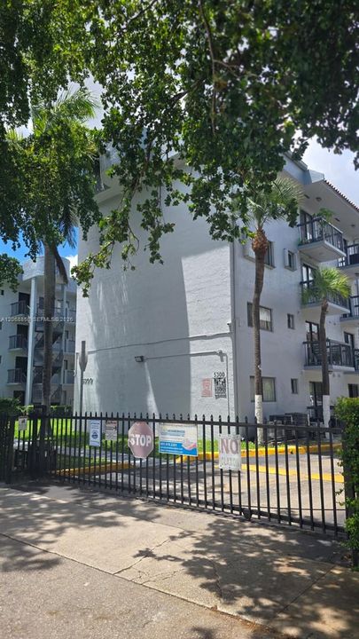 For Sale: $224,999 (2 beds, 2 baths, 812 Square Feet)