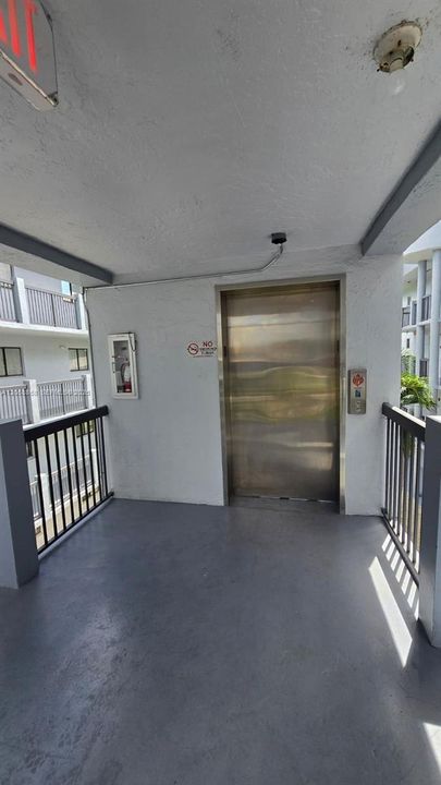 For Sale: $224,999 (2 beds, 2 baths, 812 Square Feet)