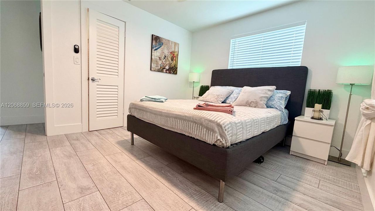 For Rent: $3,250 (2 beds, 1 baths, 1007 Square Feet)