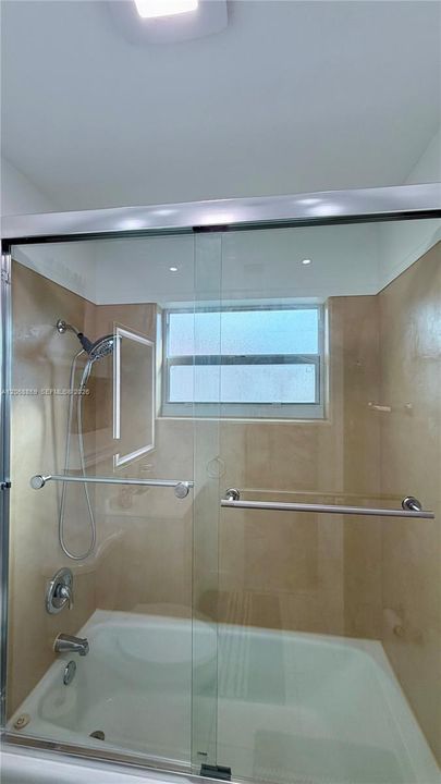 For Rent: $3,250 (2 beds, 1 baths, 1007 Square Feet)