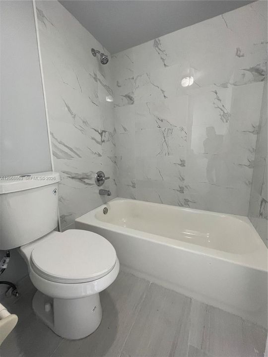 Activo con contrato: $2,000 (2 camas, 2 baños, 768 Pies cuadrados)