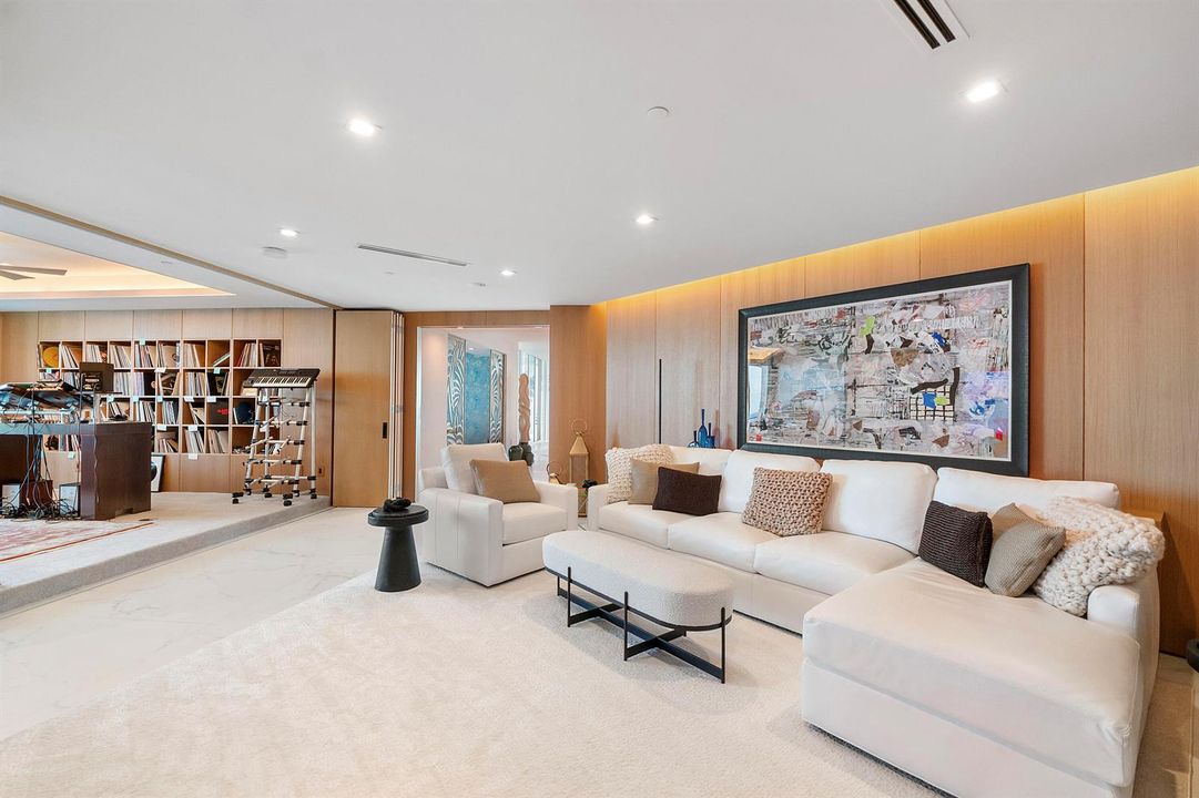 TWO ROOMS =ONE PRIVATE CREATIVE SUITE