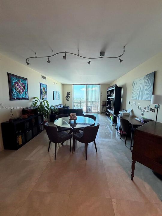 For Sale: $475,000 (2 beds, 2 baths, 1467 Square Feet)