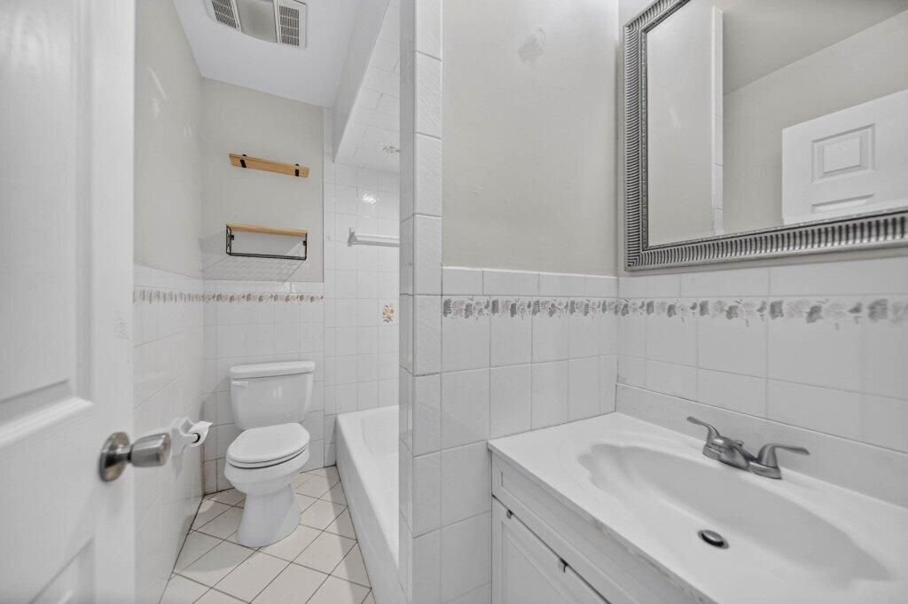 guestbath1.jpg-SMALL